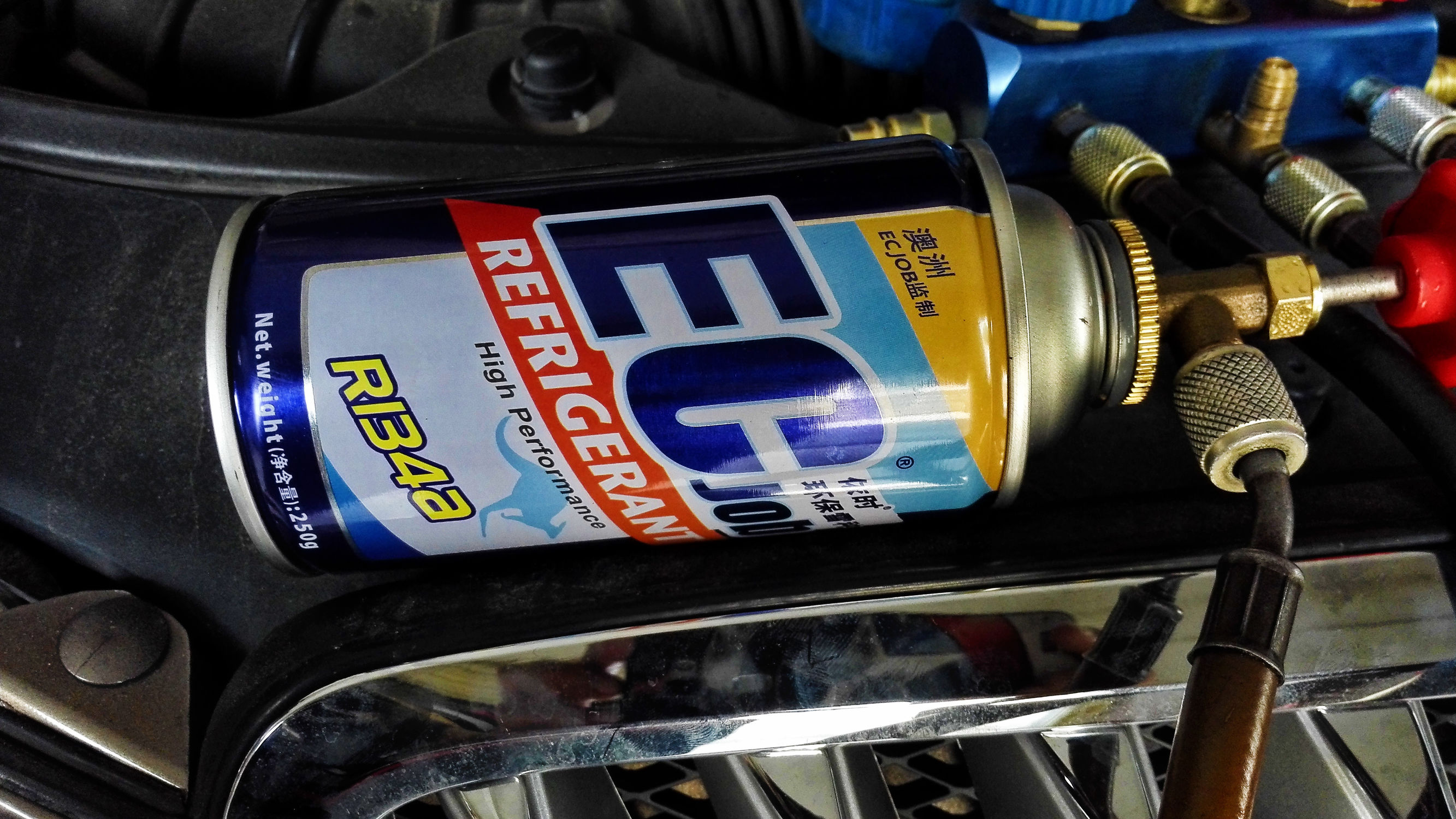 汽车空调雪种泄漏什么原因导致的,汽车空调雪种突然泄漏是怎么回事