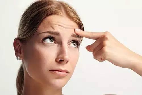 老了皱纹一年比一年多了,老了真的老了脸上布满皱纹