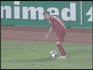 国足足球搞笑gif,足球原地踩单车搞笑gif