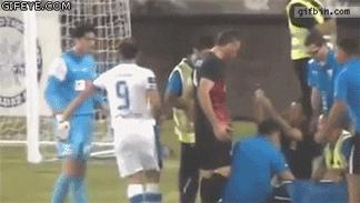 国足足球搞笑gif,足球原地踩单车搞笑gif