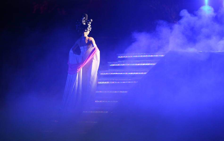 杨家有女初长成，三千宠爱在一身—《长恨歌》，内地版“水舞间”