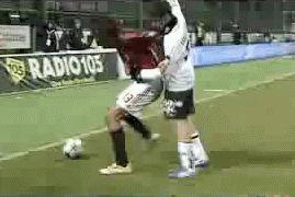 国足足球搞笑gif,足球原地踩单车搞笑gif