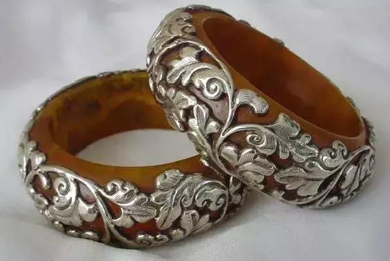 蜜蜡本来的模样,蜜蜡最后变的样子