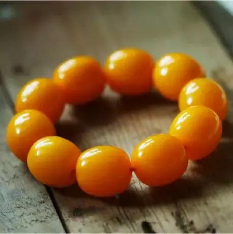 蜜蜡本来的模样,蜜蜡最后变的样子