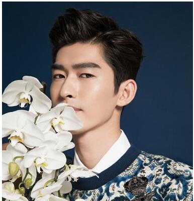 两边剃短的男生发型叫什么发型,两侧剃短中间留长男士发型