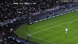 国足足球搞笑gif,足球原地踩单车搞笑gif