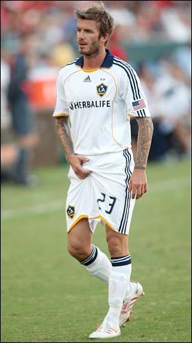 捂裆派龙抓手，足坛“抓鸟”合集