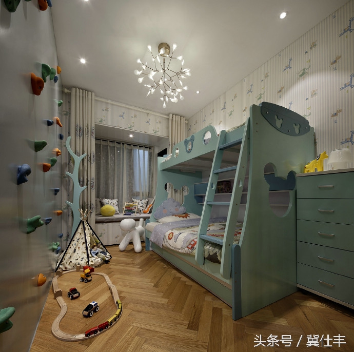 虽然很多人很喜欢这个案例，但我觉得有点乱，有点暗