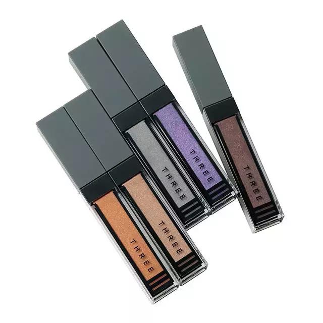 彩妆届又出一波液体眼影，据说霓虹国的妹子已经到了拼人品去抢