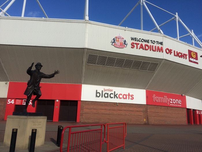 新英驻英记者毛竹欣：用队徽画一个最美东北小城桑德兰