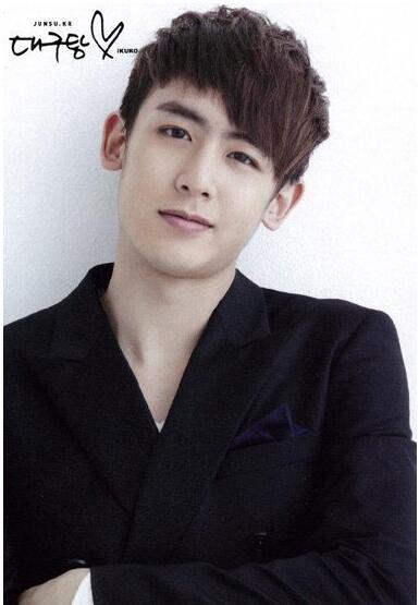 两边剃短的男生发型叫什么发型,两侧剃短中间留长男士发型