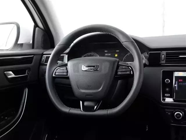 这时尚自主品牌紧凑SUV定位于都市SUV，做工和性能远超合资