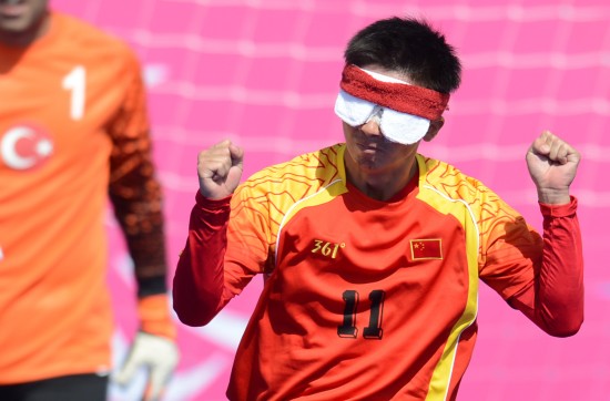 黑暗中射门，在心灵的世界与足球曼舞，盲人足球奥运会上的奇迹