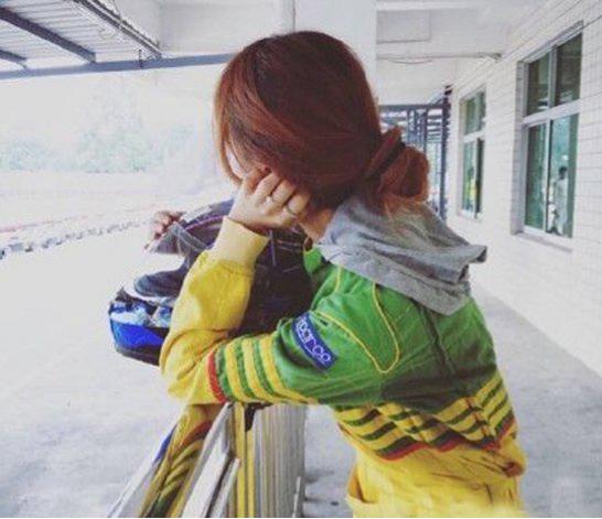 随手扎的丸子头总比认真扎的好看,随手扎起来丸子头