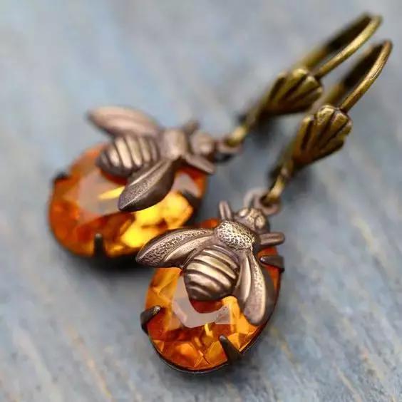 蜜蜡本来的模样,蜜蜡最后变的样子