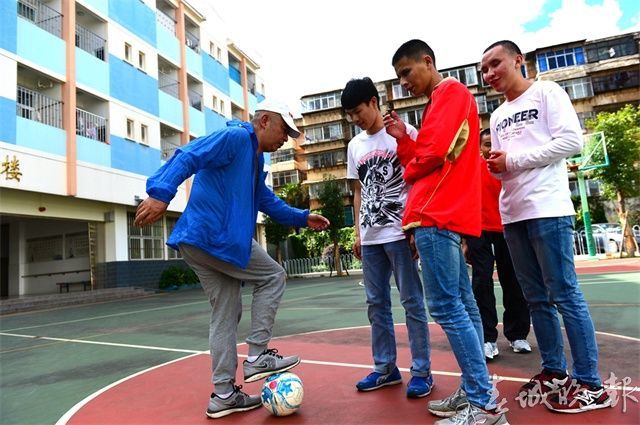 他们把特别的爱给了特别的孩子