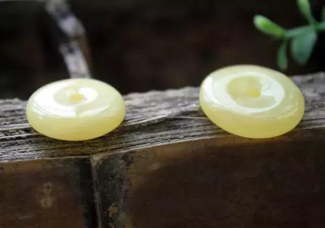 蜜蜡本来的模样,蜜蜡最后变的样子