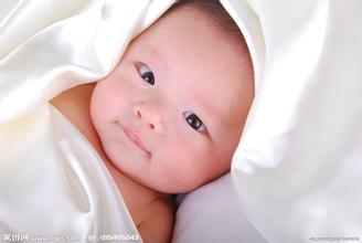 胸部有奶疙瘩能让宝宝吸吗,刚出生的宝宝奶吃不完要吸出来吗