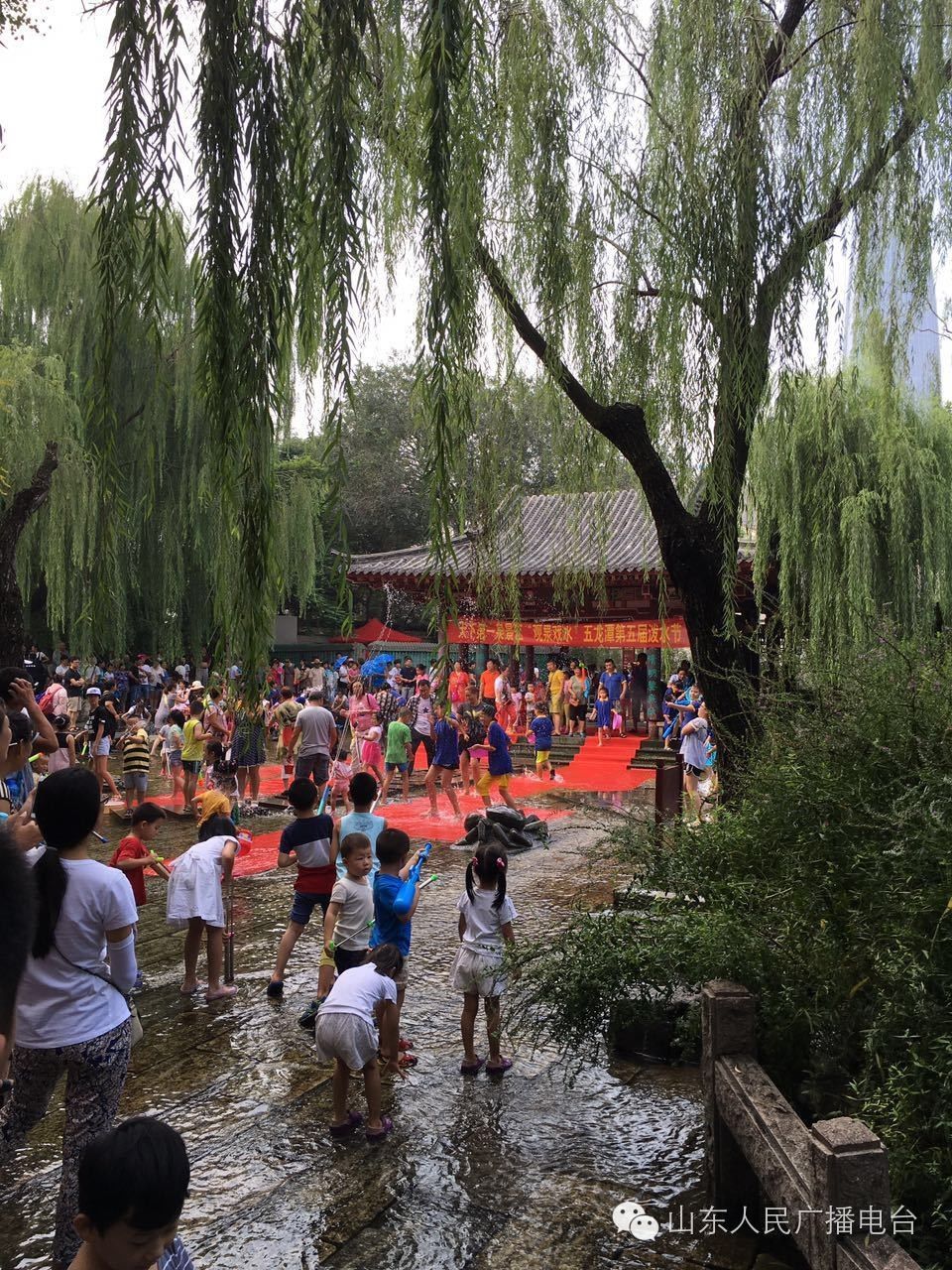 五龙潭泼水节，全家一起嗨翻天