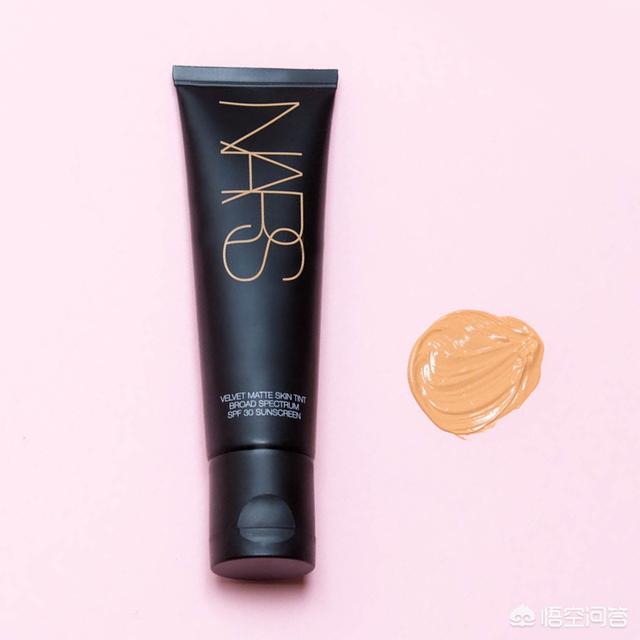 油性皮肤长闭口用什么粉底液,油性皮肤用什么粉底液不脱妆