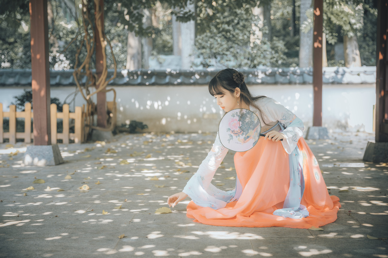 女子被鸡啄伤致策划坏死,女主被男主误伤吐出黑血