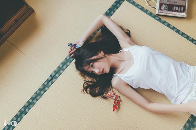 小说：重生小伙来到八零年代，设计出高级包装礼盒，被选为公务装