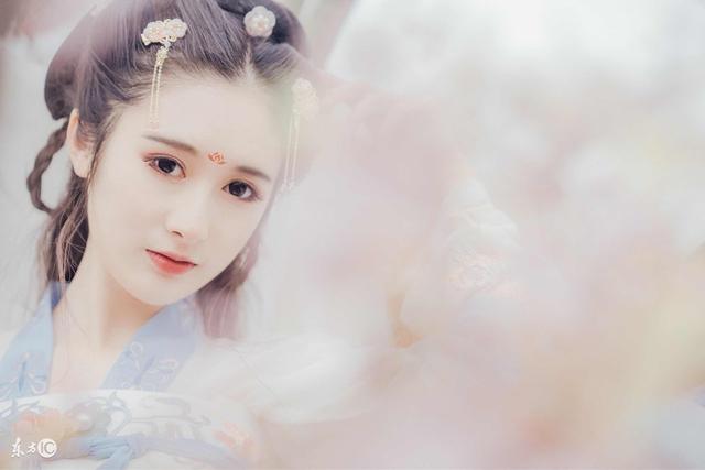 小说：从现代穿越古代，她能获利的地方太多，先从全民斗地主开始