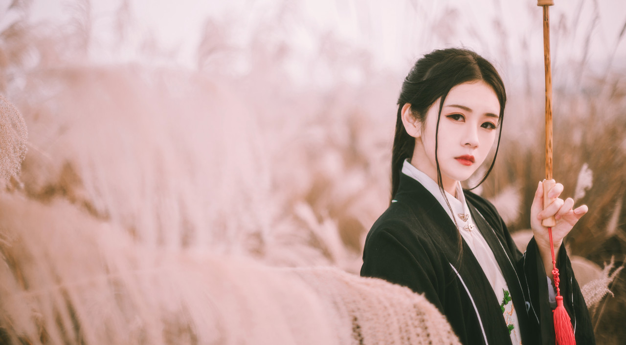 小说：侍女*辱侮**她与人私通，本想她会含恨而死，谁知她转了性子