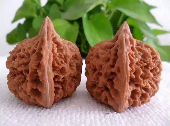 文玩核桃开裂最好的补救办法,怎么才能让文玩核桃开裂