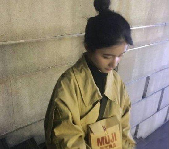 随手扎的丸子头总比认真扎的好看,随手扎起来丸子头