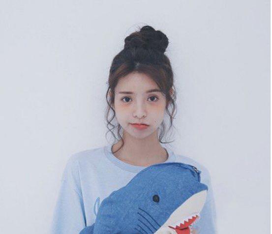 随手扎的丸子头总比认真扎的好看,随手扎起来丸子头