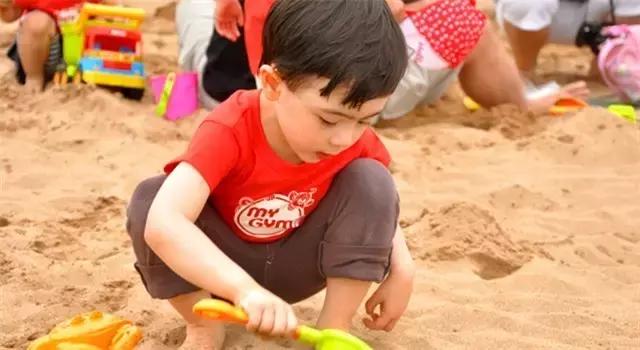 西安边上有个“沙坡头”，沙场冲浪、露营赏月，聊咋咧！