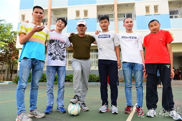 他们把特别的爱给了特别的孩子