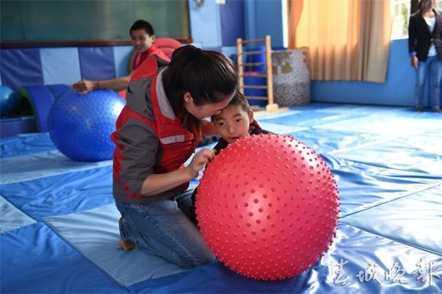 他们把特别的爱给了特别的孩子