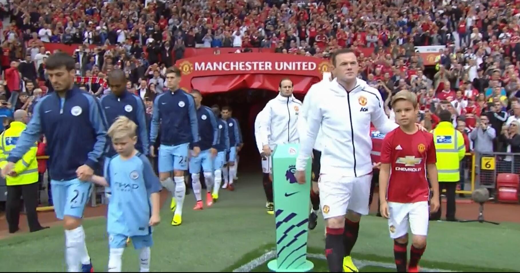 这个周末皇马曼联拜仁等俱乐部轮番为这件夹克上演了卖家秀