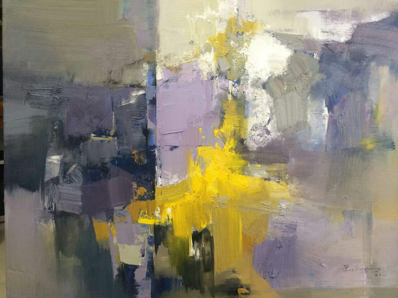 法国前总理拉法兰获赠中国当代画家刘念油画作品《光明与黑暗》