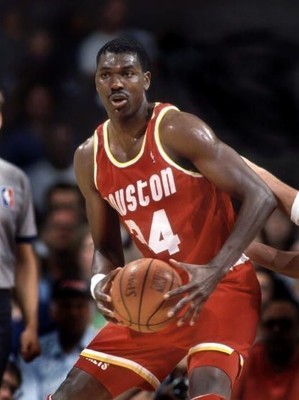 先抬起中枢脚再抬起非中枢脚投篮,转身后抬起中枢脚投篮会不会走步