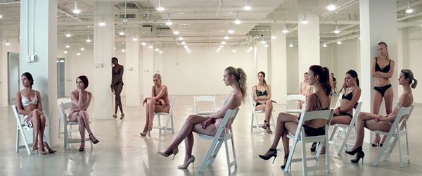 《霓虹恶魔》奸奸尸吃吃人，奋斗婊魂断明星梦