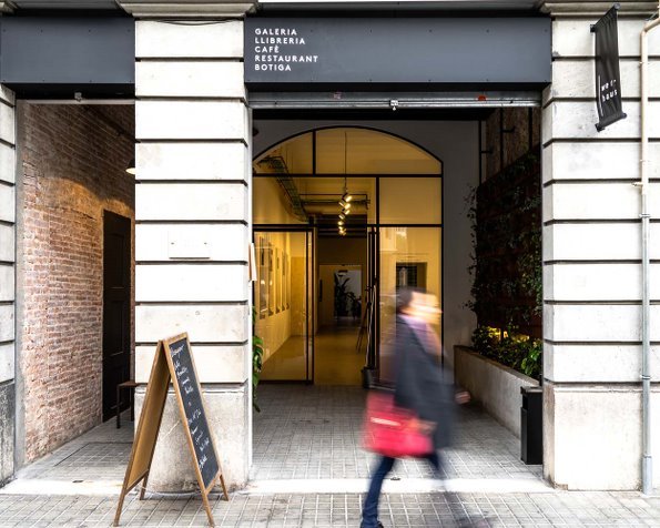 西班牙巴塞罗那百元店设计,西班牙巴塞罗那百货店设计