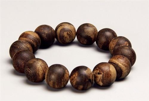 价值百万以上的沉香手串,几十万的沉香手串是什么样子
