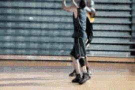 先抬起中枢脚再抬起非中枢脚投篮,转身后抬起中枢脚投篮会不会走步