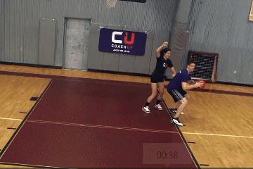 先抬起中枢脚再抬起非中枢脚投篮,转身后抬起中枢脚投篮会不会走步