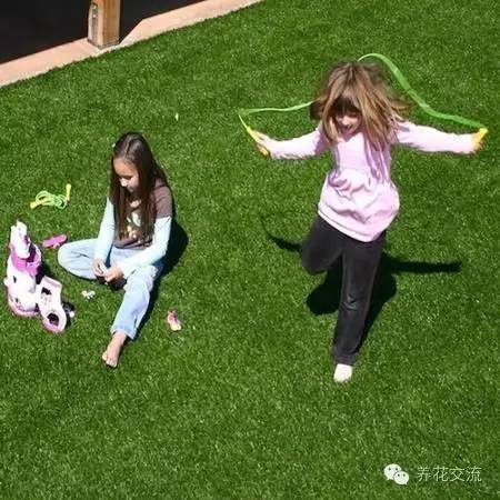 人工草坪铺在阳台,阳台铺人工草坪