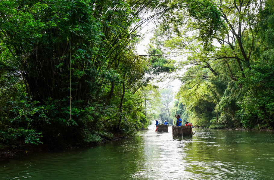 一溪九曲碧涟漪，人间仙境在武夷