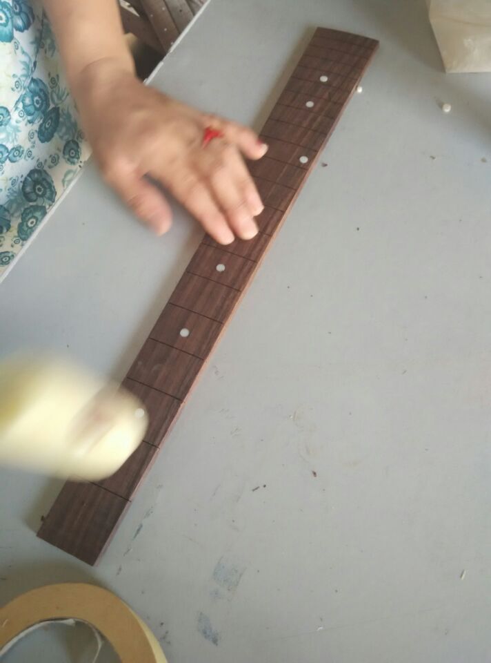 （多图）你很难猜到做一把普通木吉他居然要......