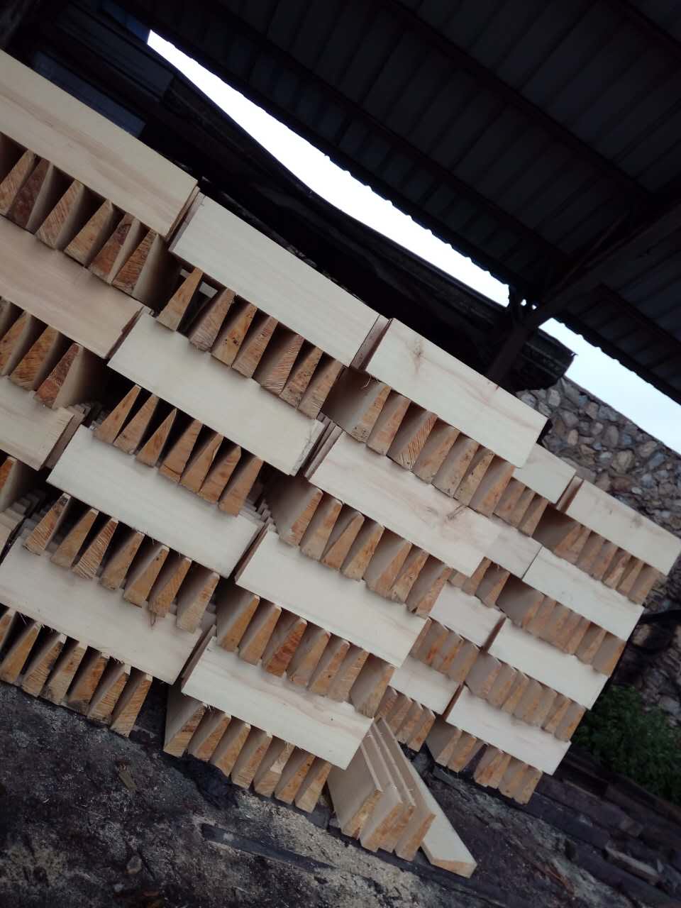 （多图）你很难猜到做一把普通木吉他居然要......