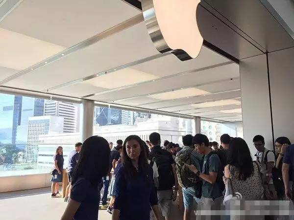 一台iPhone7可以看4次Bigbang，买10双Vans