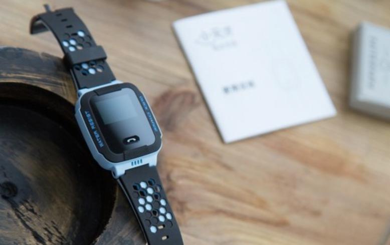 开箱小天才y03电话手表,小天才电话手表y03开箱测试