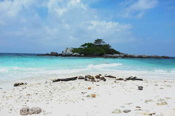 那个船长长大了,第一段*途征**：普吉岛