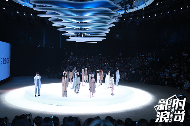 章子怡时尚芭莎2020十月,章子怡干练造型亮相巴黎时装周